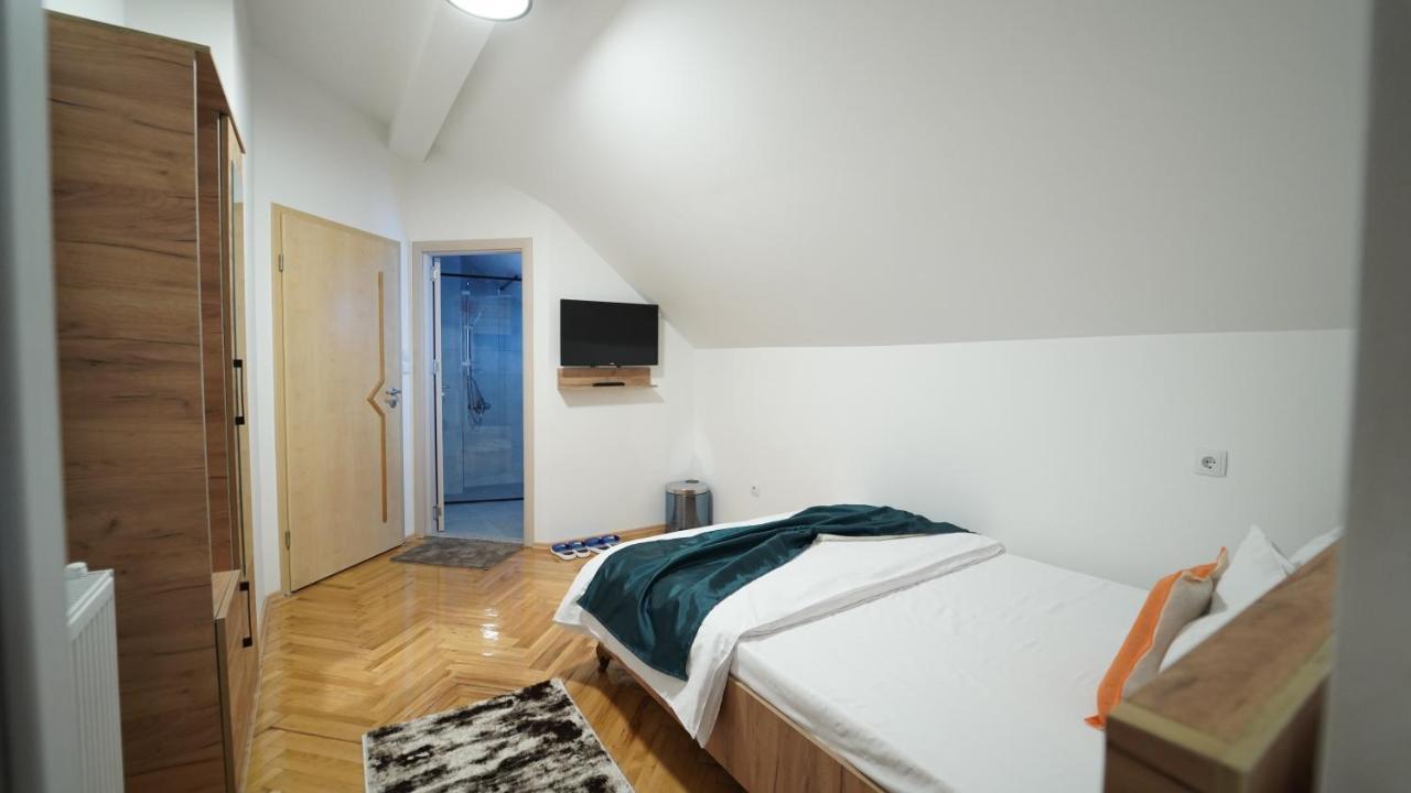 Madigan'S Hotel Kosovo Polje Экстерьер фото