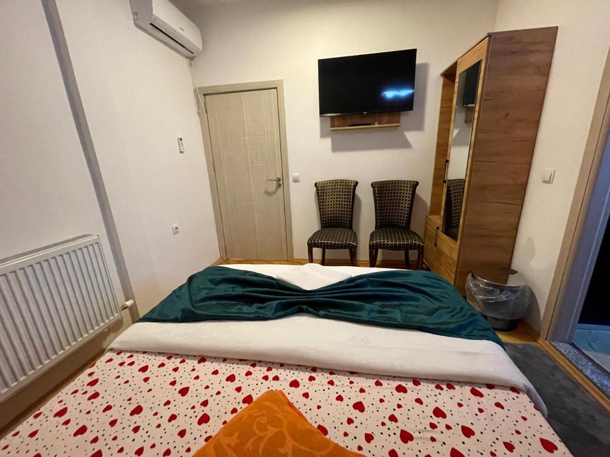 Madigan'S Hotel Kosovo Polje Экстерьер фото
