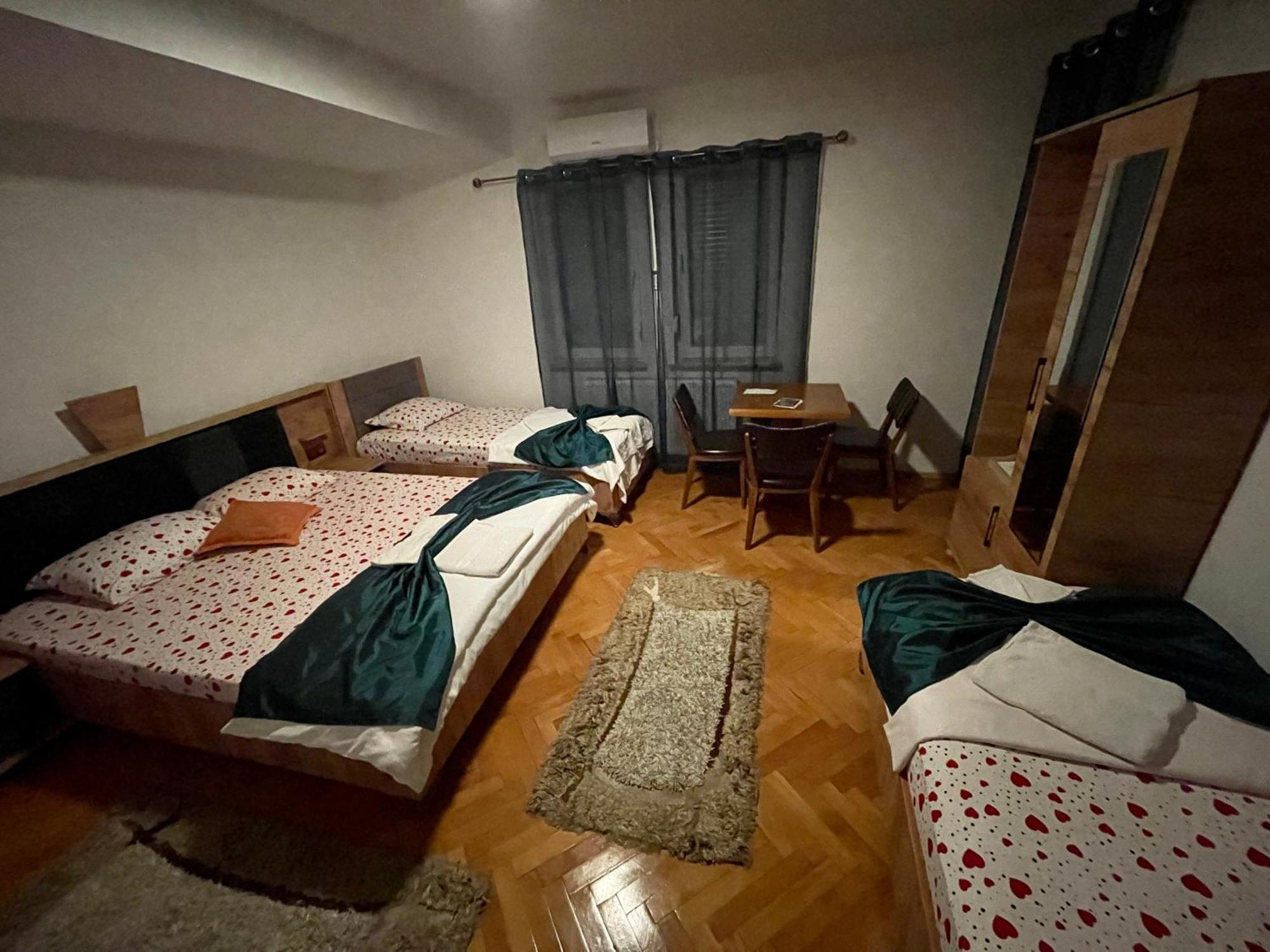 Madigan'S Hotel Kosovo Polje Экстерьер фото