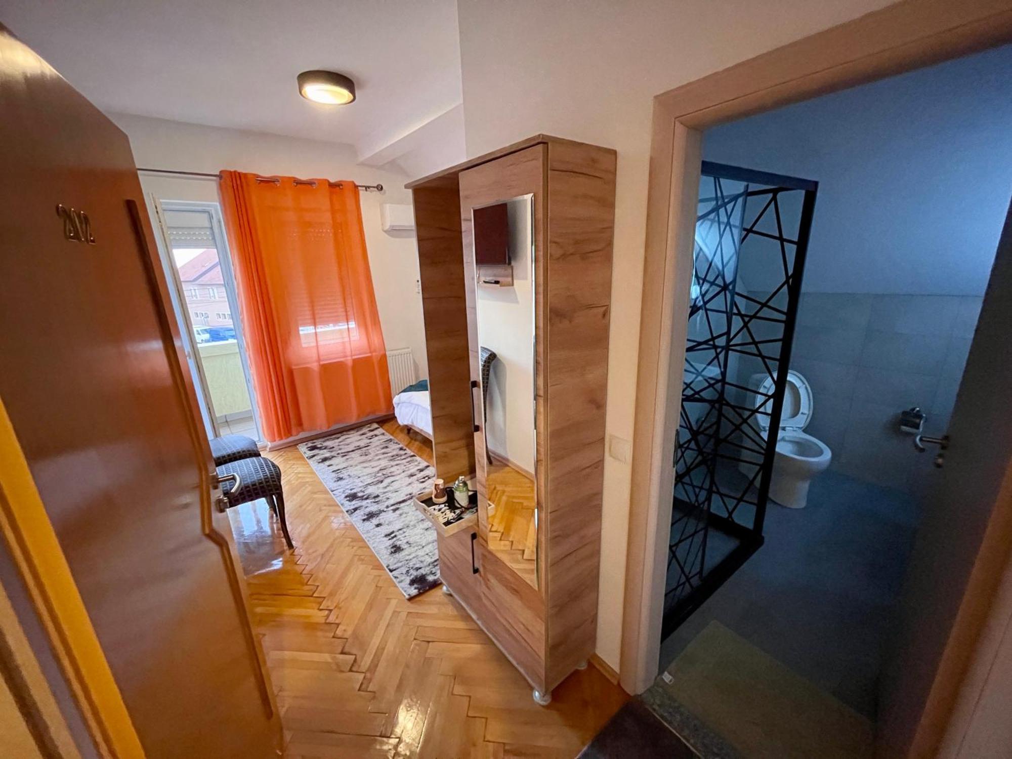 Madigan'S Hotel Kosovo Polje Экстерьер фото