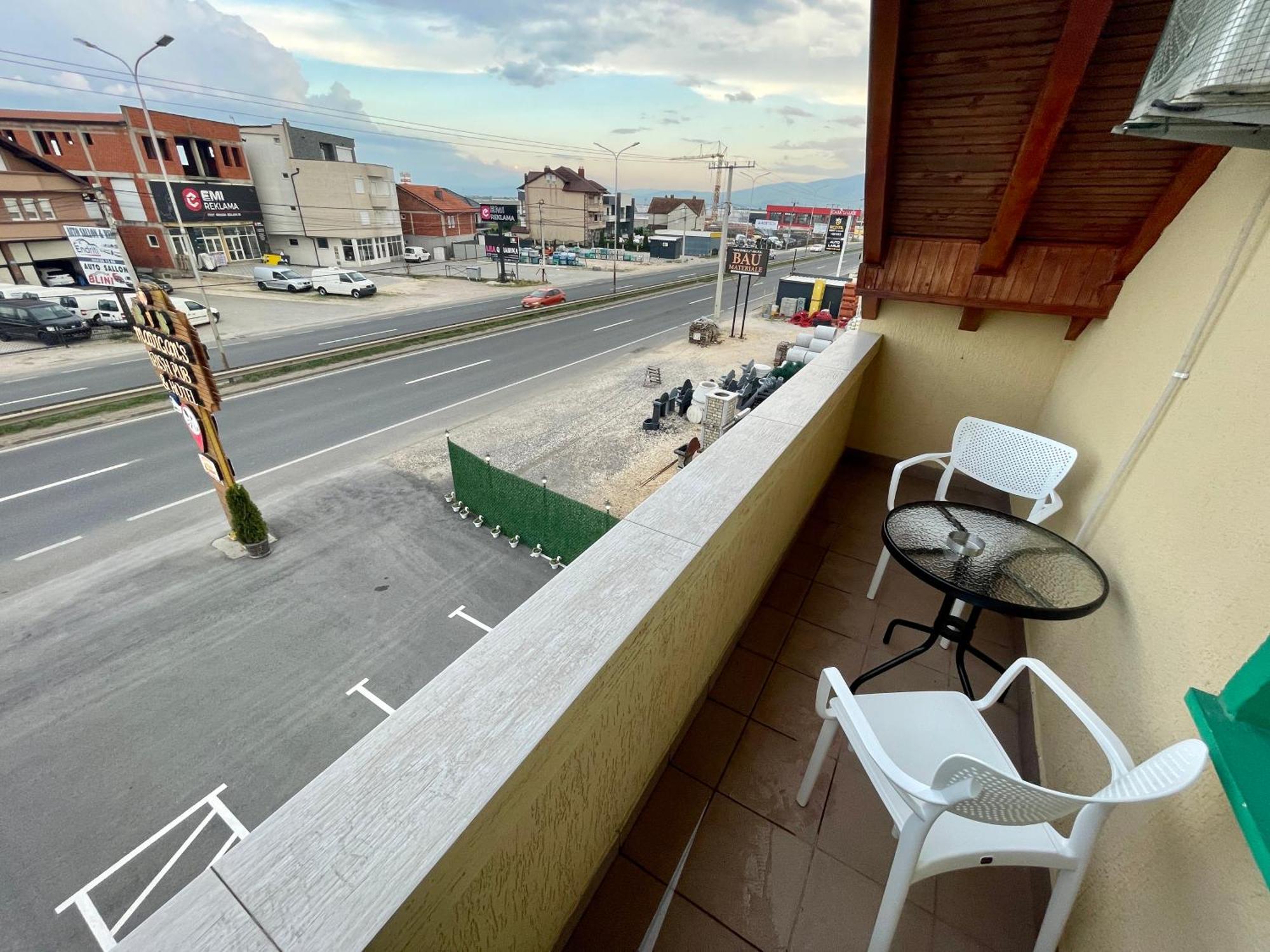 Madigan'S Hotel Kosovo Polje Экстерьер фото