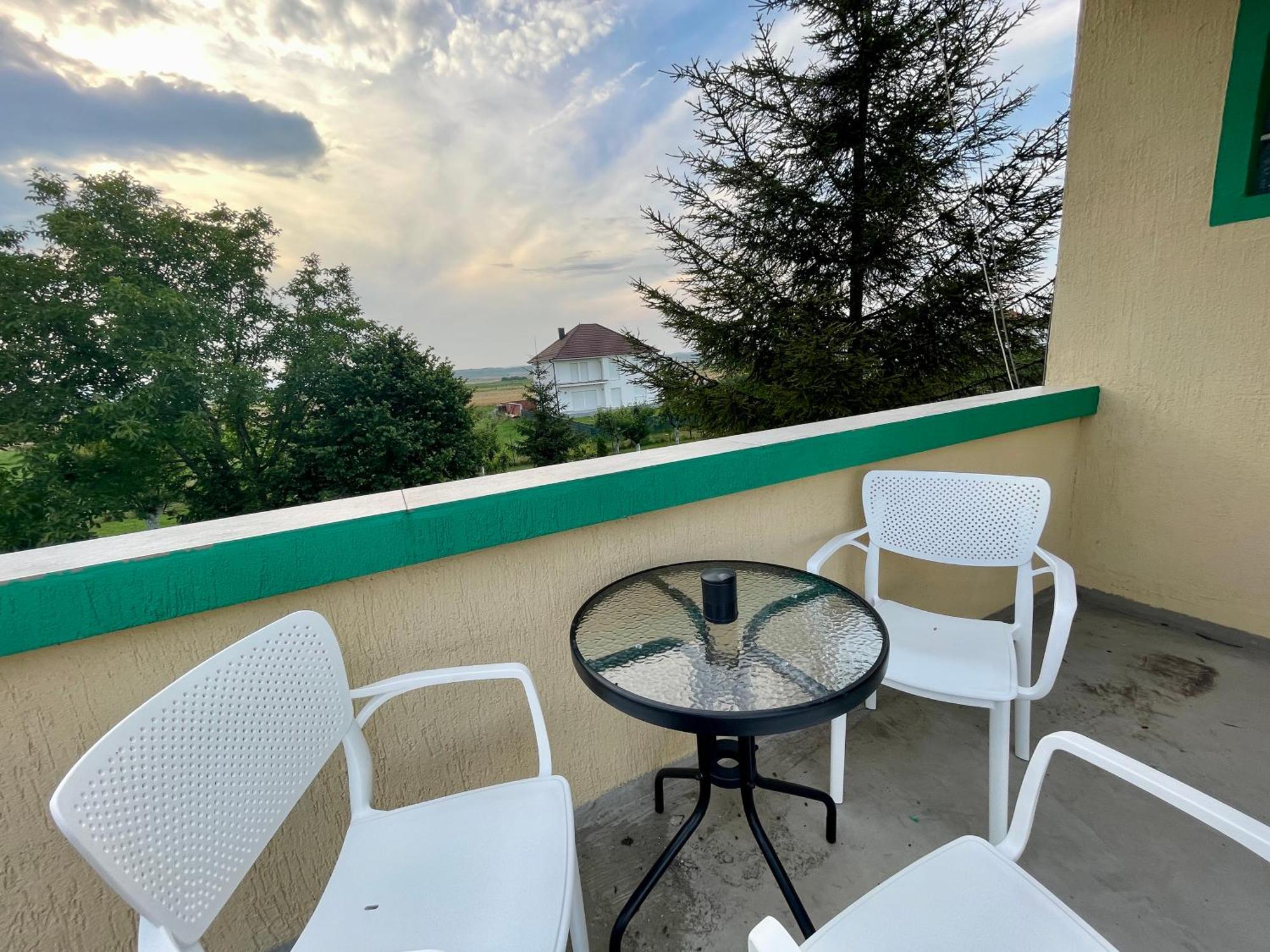 Madigan'S Hotel Kosovo Polje Экстерьер фото