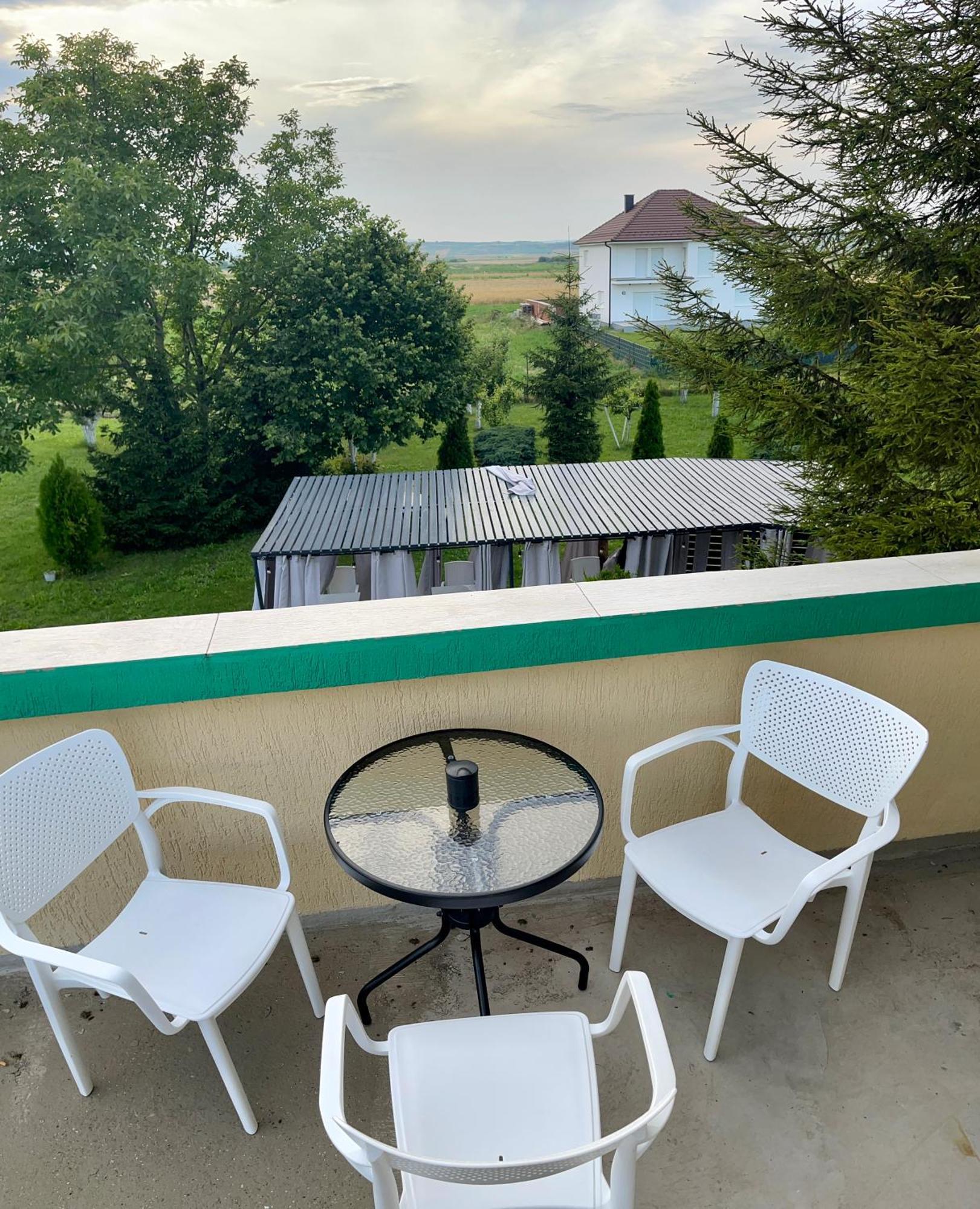 Madigan'S Hotel Kosovo Polje Экстерьер фото