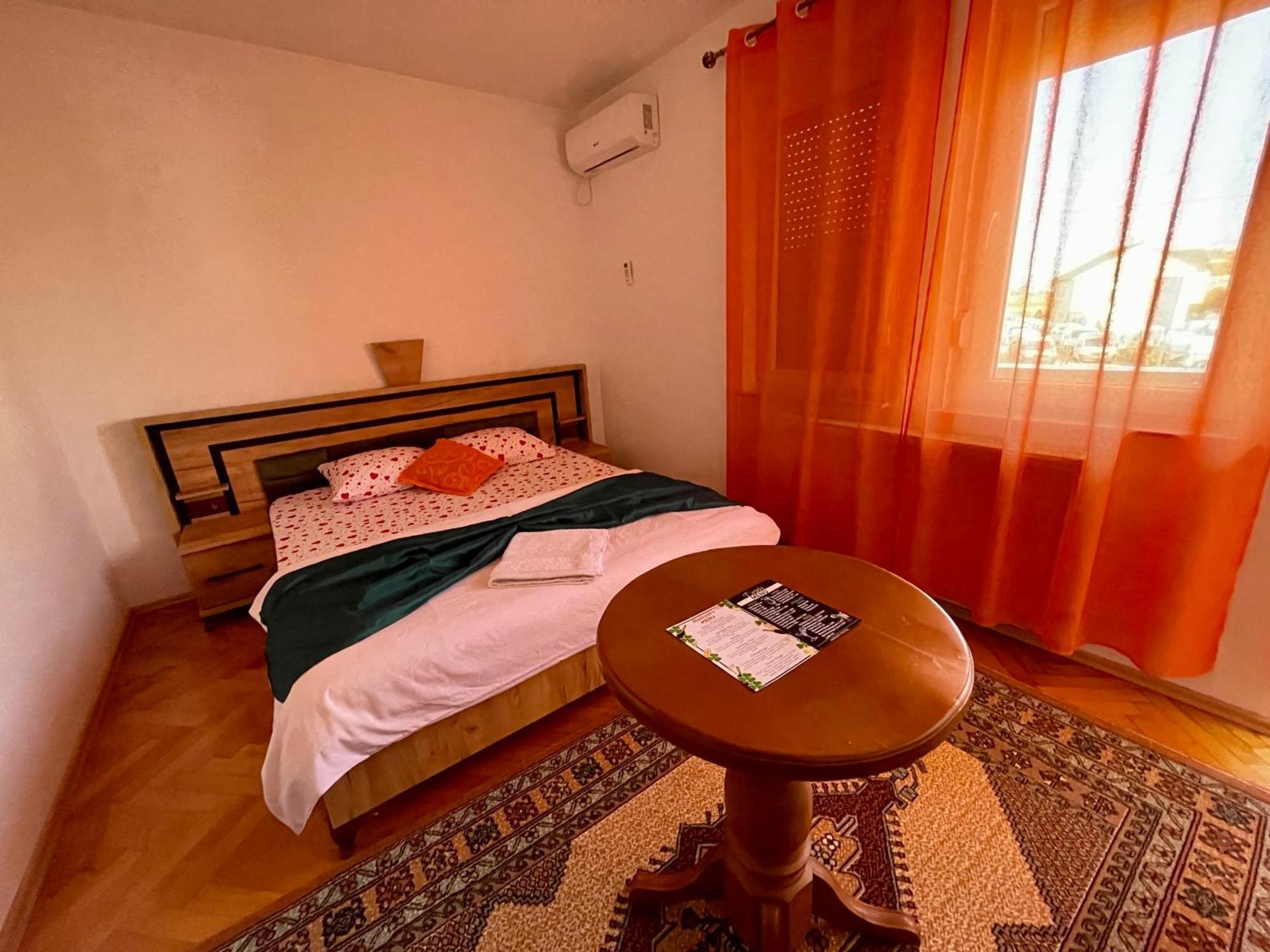 Madigan'S Hotel Kosovo Polje Экстерьер фото